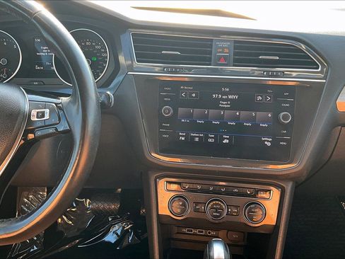 Used 2018 Volkswagen Tiguan SE w/ 3rd Row Seat Package AWD/4WD image 6
