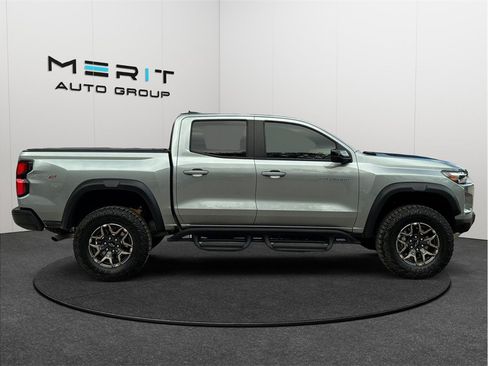 Used 2025 Chevrolet Colorado ZR2 w/ Technology Package AWD/4WD image 10