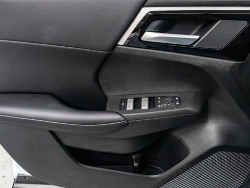 New 2025 Mitsubishi Outlander SE image 15