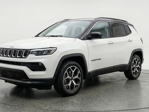 Used 2025 Jeep Compass Limited image 3