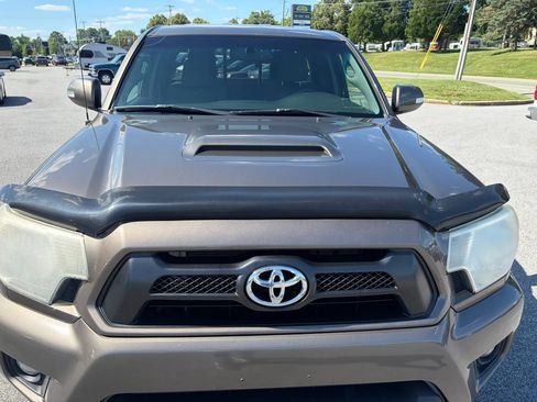 Used 2014 Toyota Tacoma 4x4 Access Cab V6 w/ TRD Sport Package image 14
