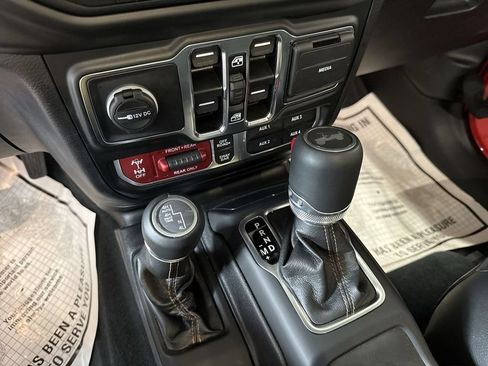 Used 2022 Jeep Wrangler Unlimited Rubicon w/ Trailer Tow Package AWD/4WD image 17
