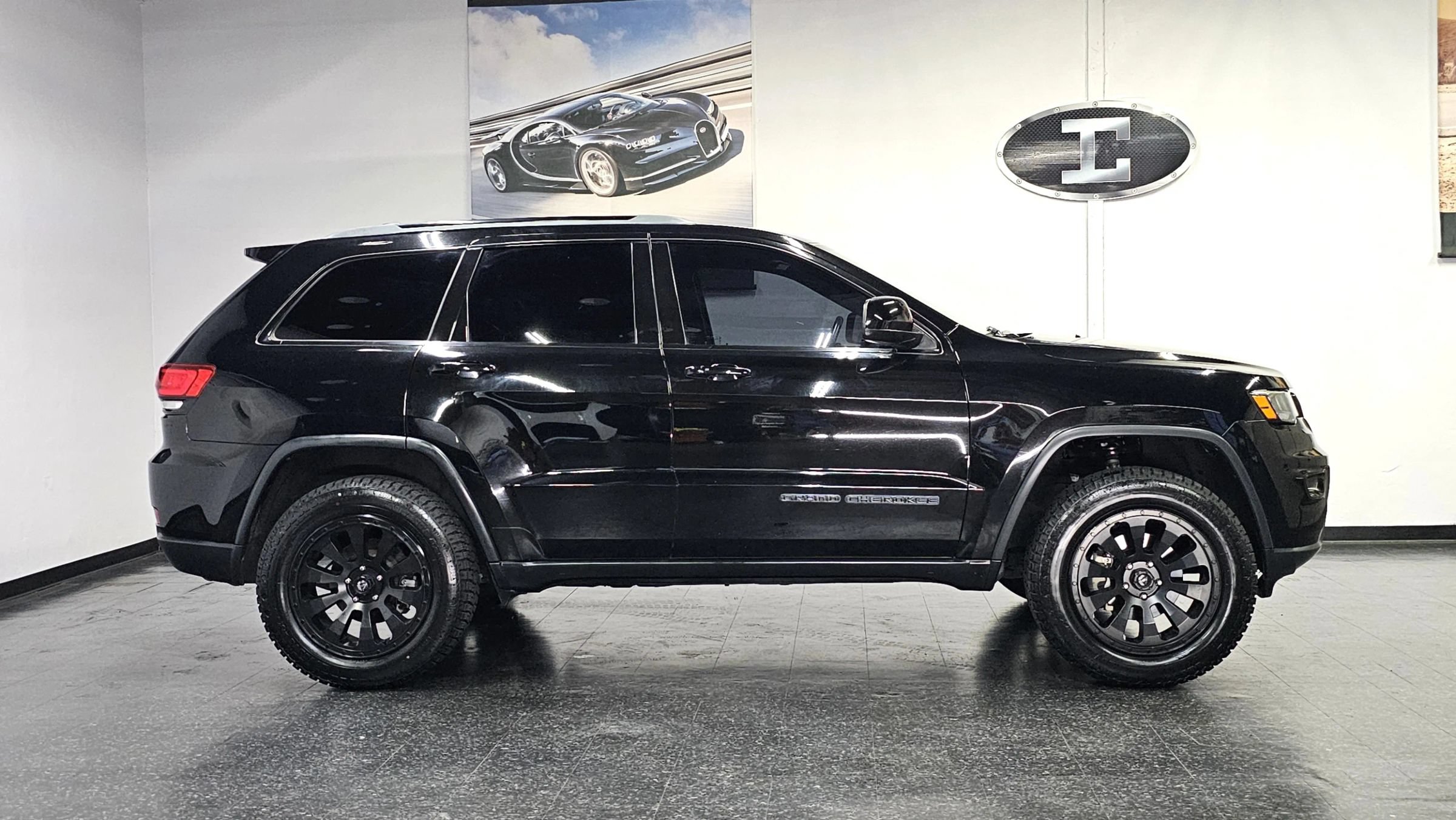 Used 2018 Jeep Grand Cherokee Laredo AWD/4WD image 28