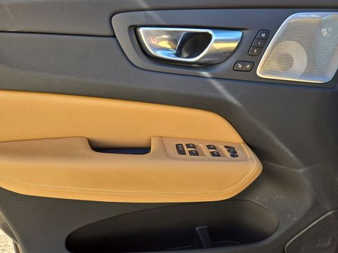 Used 2023 Volvo XC60 B6 Ultimate w/ Protection Package Premier image 15