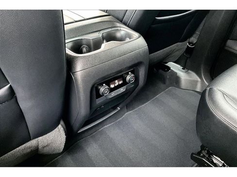 Used 2025 Chevrolet Traverse LT image 25