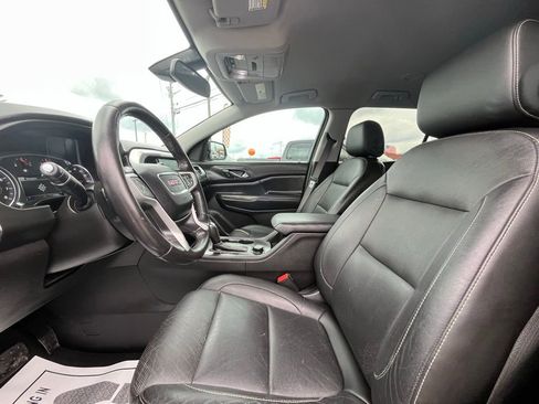 Used 2019 GMC Acadia SLT w/ LPO, Black Accent Package image 17