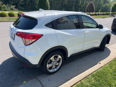 Used 2017 Honda HR-V LX image 6