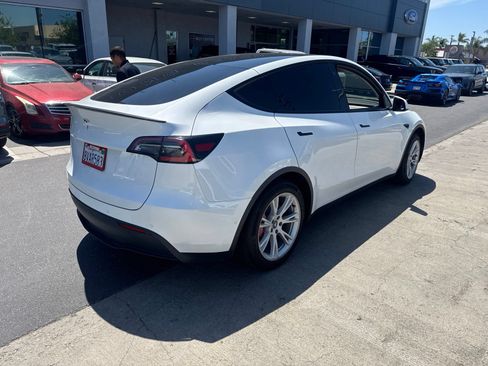 Used 2021 Tesla Model Y 2WD image 3