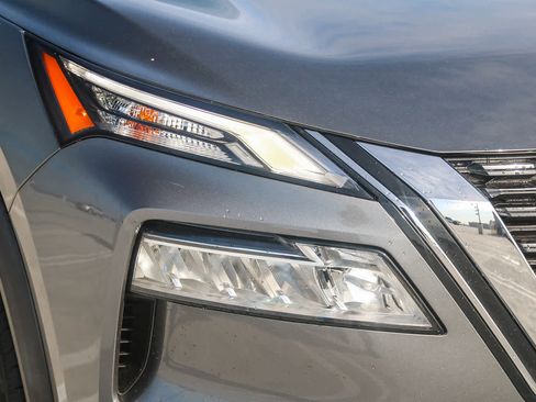 Used 2022 Nissan Rogue SV image 4