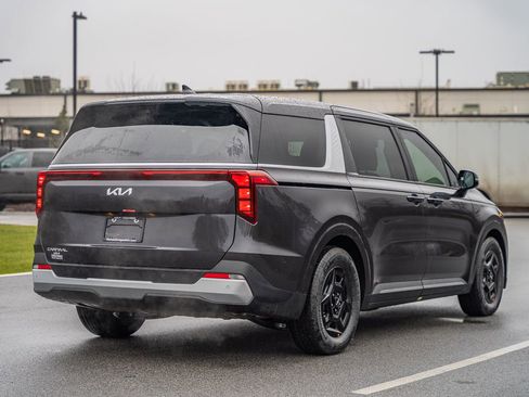 New 2026 Kia Carnival FWD image 5