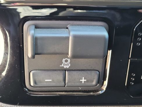 Used 2024 Chevrolet Silverado 1500 RST w/ Z71 Off-Road Package image 21