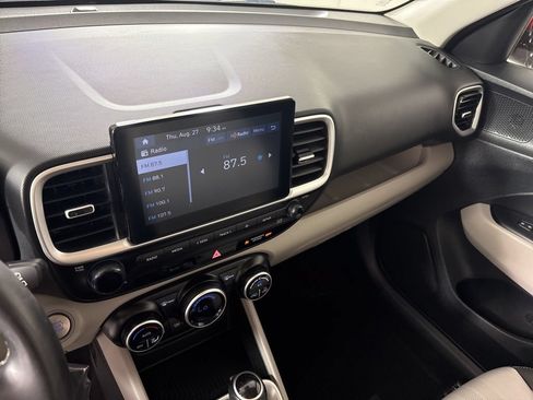 Used 2025 Hyundai Venue SEL FWD image 30