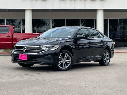 Used 2024 Volkswagen Jetta SE image 2