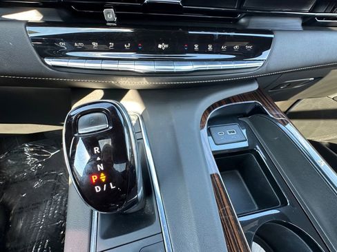Used 2023 Cadillac Escalade Premium Luxury AWD/4WD image 16