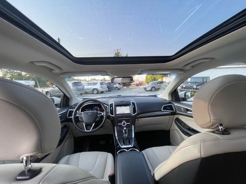 Used 2018 Ford Edge Titanium w/ Equipment Group 302A AWD/4WD image 20