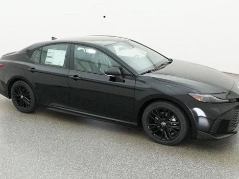 New 2026 Toyota Camry Hybrid FWD image 11