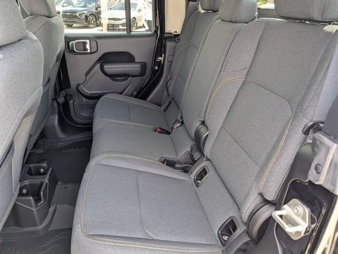 Used 2024 Jeep Gladiator Sport AWD/4WD image 13
