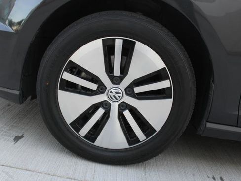 Used 2016 Volkswagen e-Golf SE FWD image 29