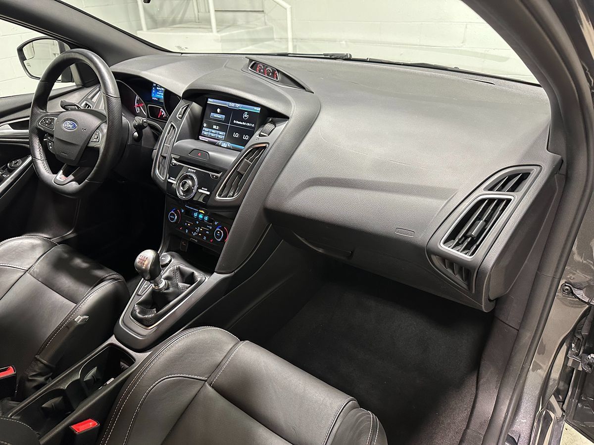 Used 2015 Ford Focus ST w/ Equipment Group 402A FWD image 13