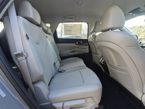 New 2025 Kia Sorento S image 19