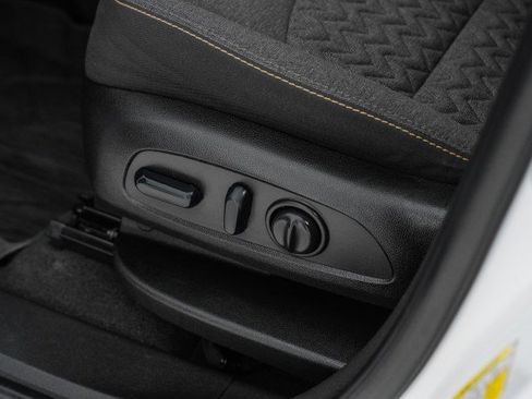 Used 2022 Chevrolet Equinox LT w/ Driver Convenience Package image 30