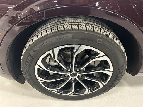 Used 2025 Lincoln Nautilus Reserve image 8