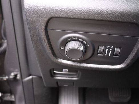 Used 2025 Jeep Grand Cherokee Altitude AWD/4WD image 17