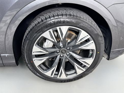Used 2025 Audi Q8 Premium Plus w/ Premium Plus Package AWD/4WD image 32