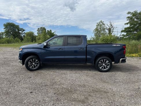 Used 2023 Chevrolet Silverado 1500 LT AWD/4WD image 3