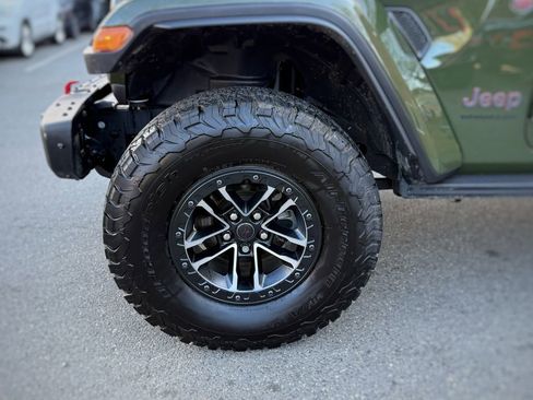 Used 2024 Jeep Wrangler Unlimited Rubicon AWD/4WD image 21
