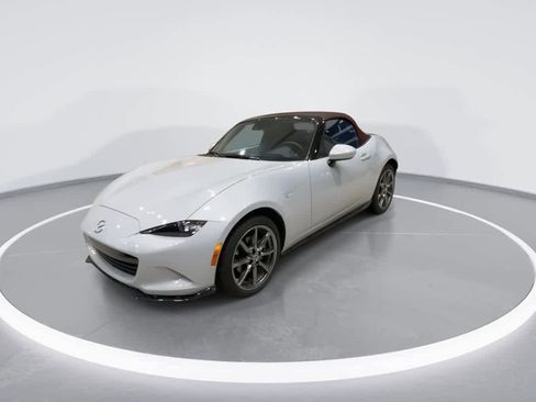 Used 2018 MAZDA MX-5 Miata Grand Touring w/ Appearance Package image 4