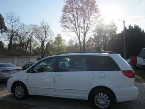 Used 2008 Toyota Sienna CE image 3