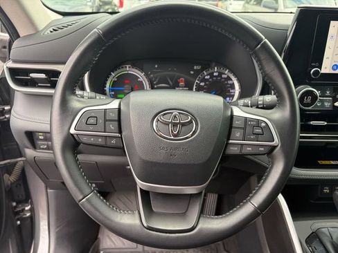 Used 2023 Toyota Highlander XLE AWD/4WD image 31