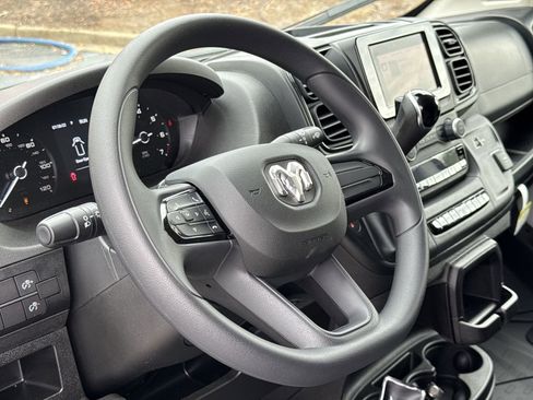 Used 2025 RAM ProMaster 2500 w/ Storage Group image 18