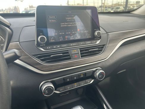 Used 2024 Nissan Altima 2.5 SV image 17