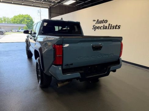 Used 2026 Toyota Tacoma TRD Off-Road w/ TRD Off Road Upgrade Package AWD/4WD image 3
