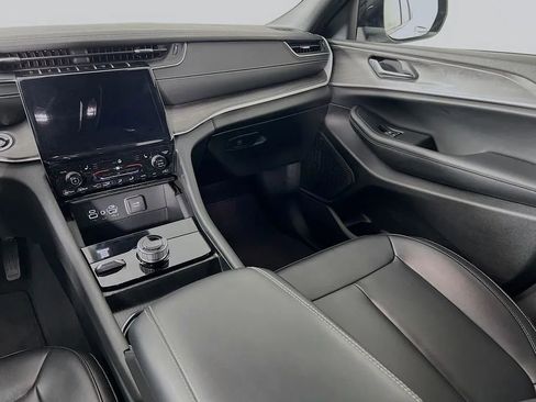 Used 2024 Jeep Grand Cherokee Limited w/ Black Appearance Package image 24