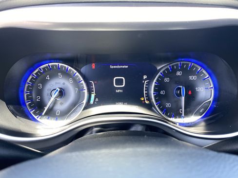 Used 2025 Chrysler Voyager LX FWD image 31