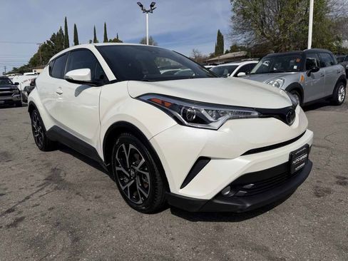 Used 2018 Toyota C-HR XLE image 1