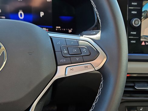 Certified 2022 Volkswagen Taos SE image 18