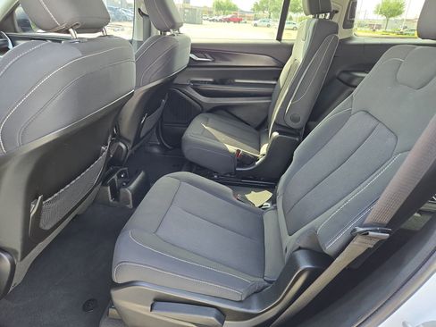 Used 2023 Jeep Grand Cherokee L Laredo image 27