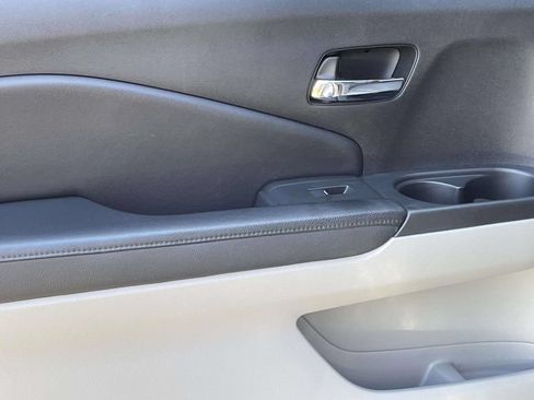 Used 2018 Honda Pilot Touring image 11