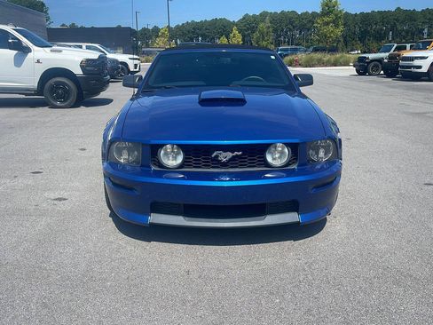 Used 2009 Ford Mustang GT RWD image 2