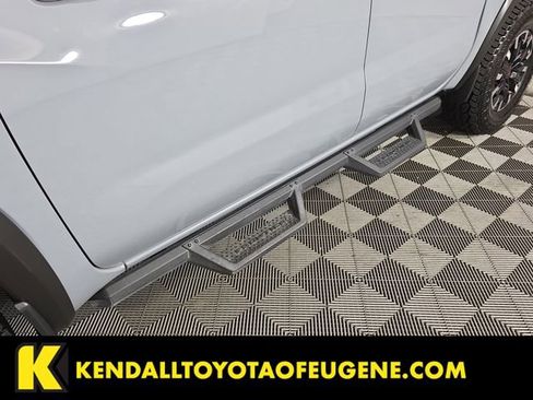 Used 2022 Nissan Frontier PRO-4X w/ Off-Road Protection Package image 9