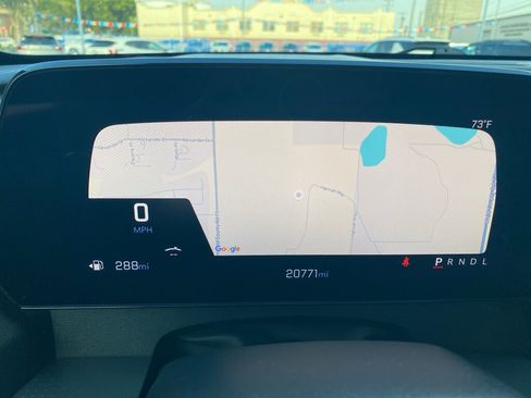 Used 2025 Chevrolet Traverse LT image 2