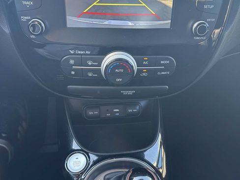 Used 2019 Kia Soul ! FWD image 17