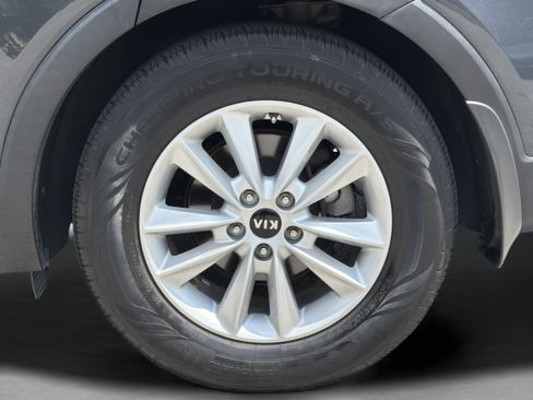 Used 2020 Kia Sorento LX FWD image 29