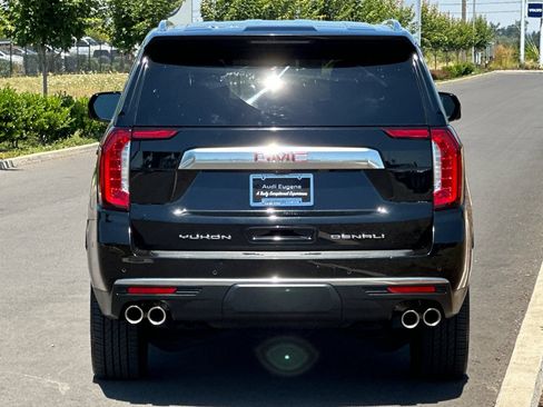 Used 2021 GMC Yukon Denali w/ Denali Premium Package AWD/4WD image 4