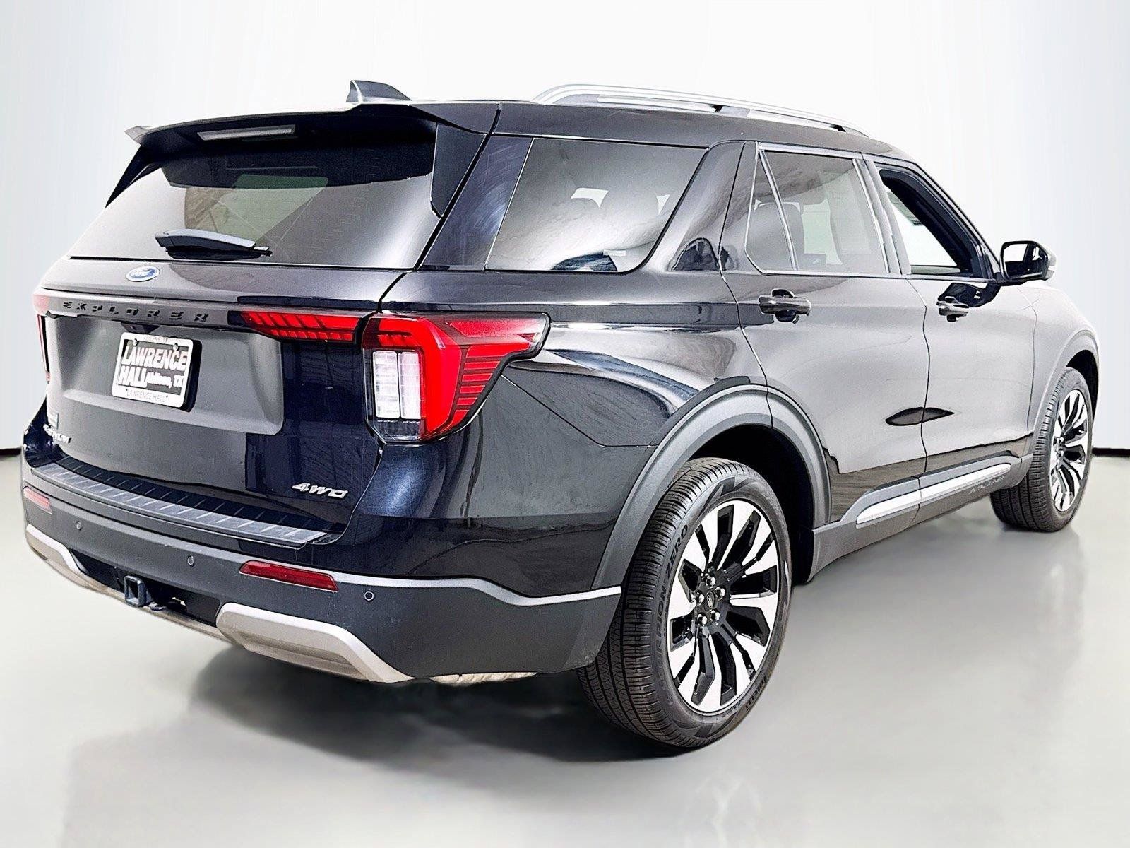 Used 2025 Ford Explorer Platinum w/ LUX Leather Package AWD/4WD image 4