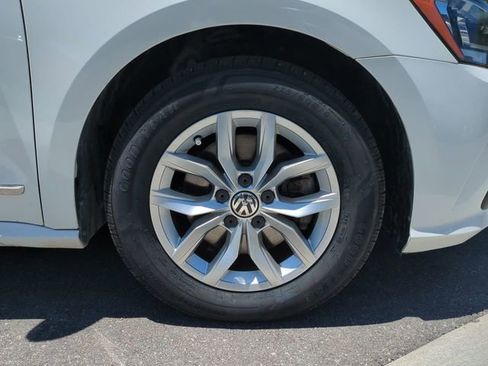Used 2017 Volkswagen Passat 1.8T S FWD image 11